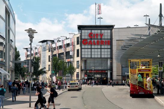 ... die große City-Gallerie! Schnappschuss mit dem Hübbelbummler rechts am Busbahnhof.